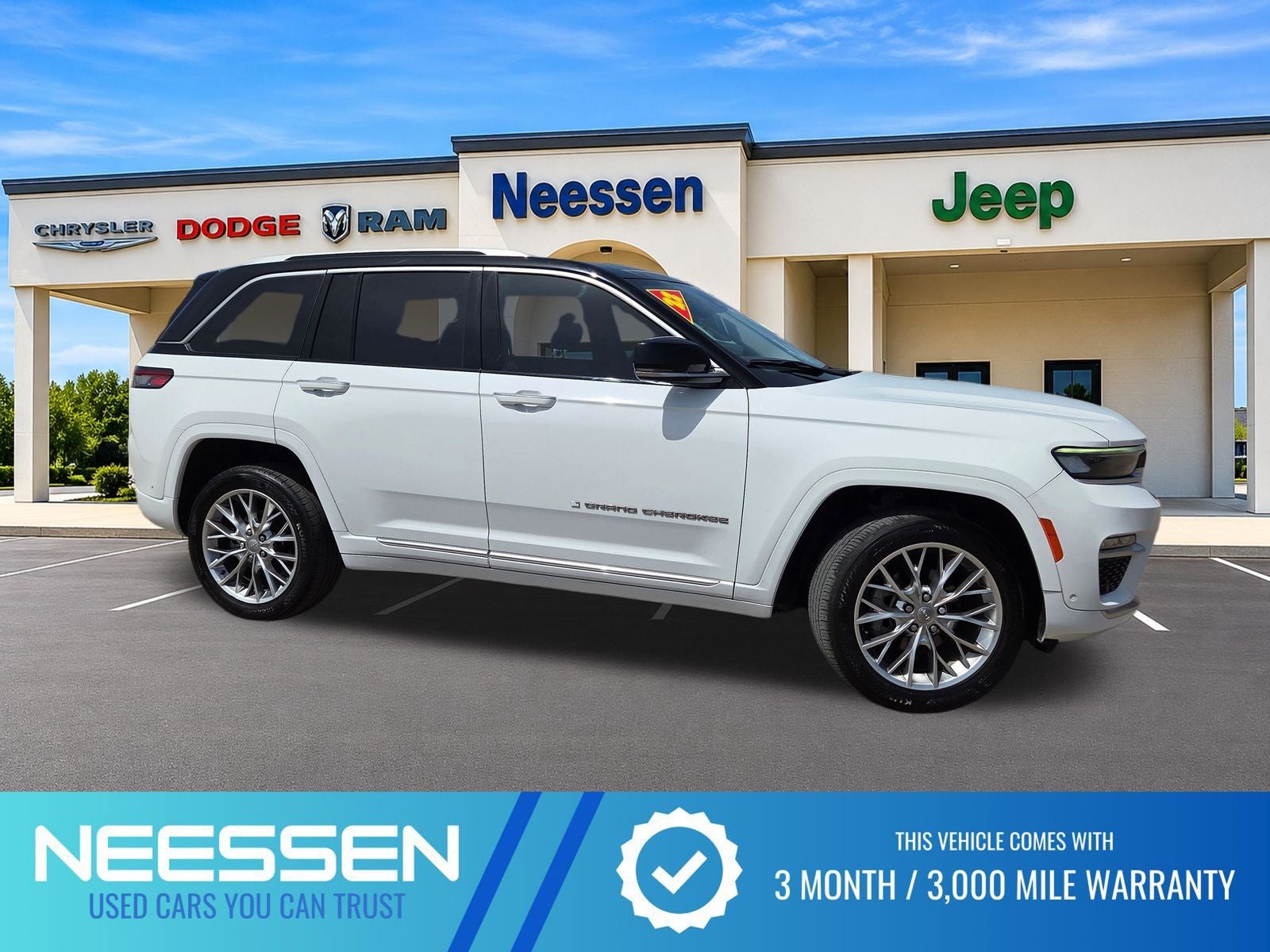 2022 Jeep Grand Cherokee Summit in Bright White Clearcoat — front three-quarter view