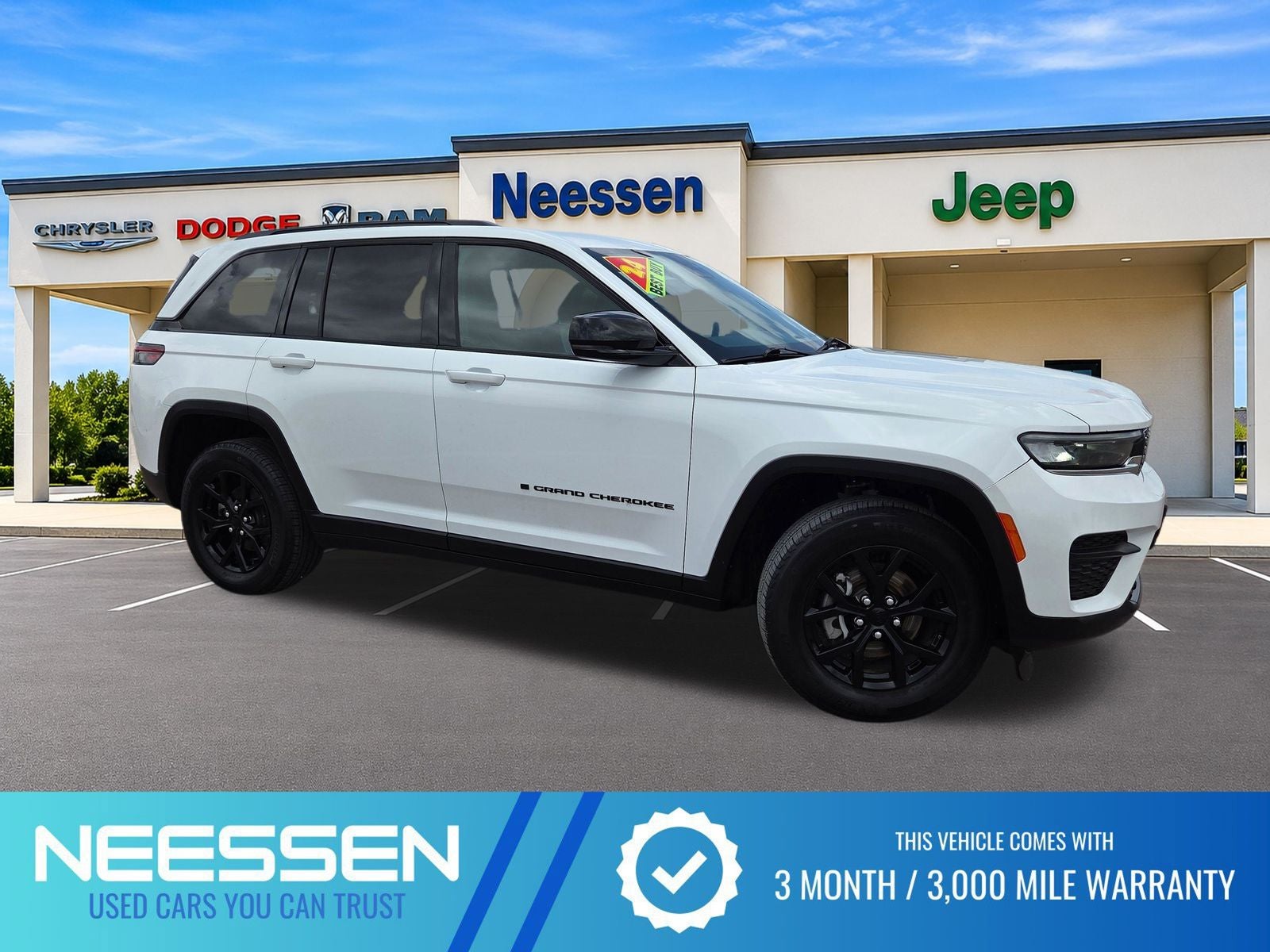 2024 Jeep Grand Cherokee Altitude in Bright White Clearcoat — front three-quarter view
