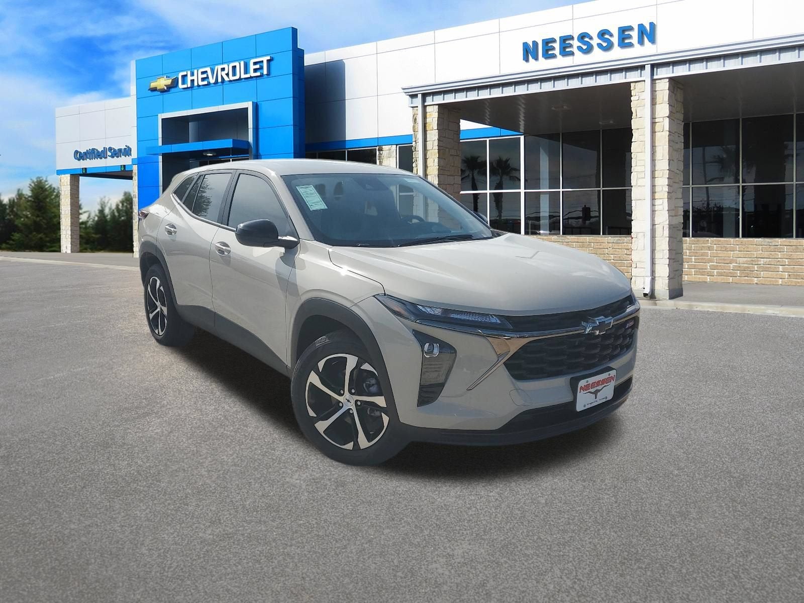 2026 Chevrolet Trax 1RS in White Sands — front three-quarter view